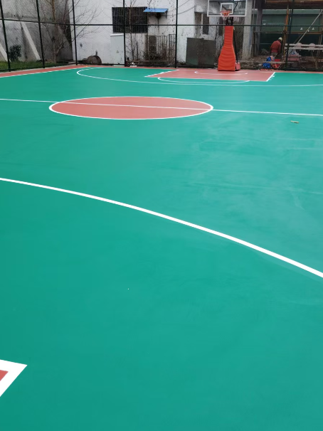 巧家 球场长期使用易出现地面开裂